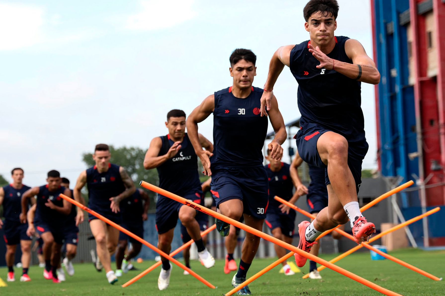 San Lorenzo va por la recuperación ante un Racing entonado pero alternativo