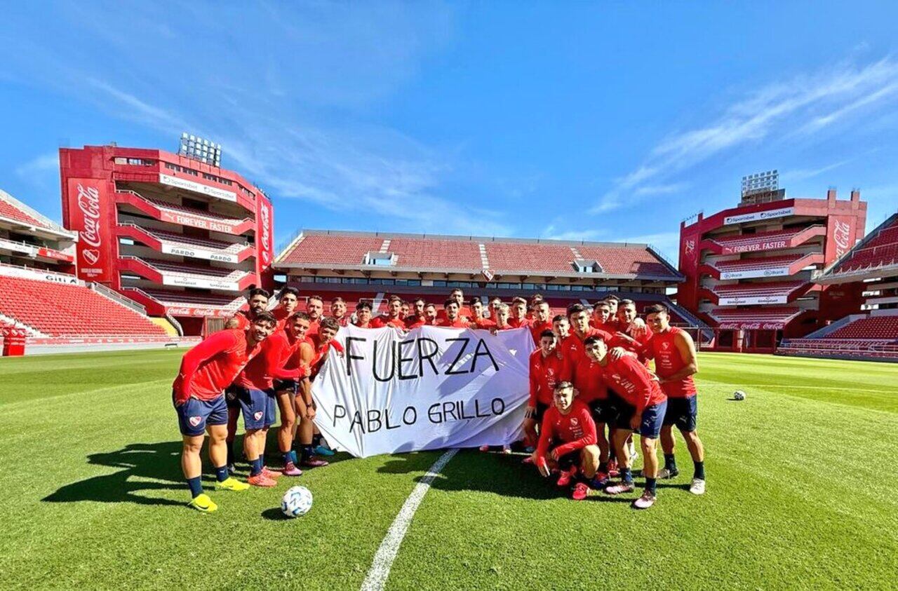 La foto de los jugadores de Independiente en apoyo de Pablo Grillo.