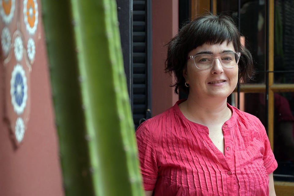 Eugenia Cozzi es graduada de la UNR y doctorada en la UBA. 