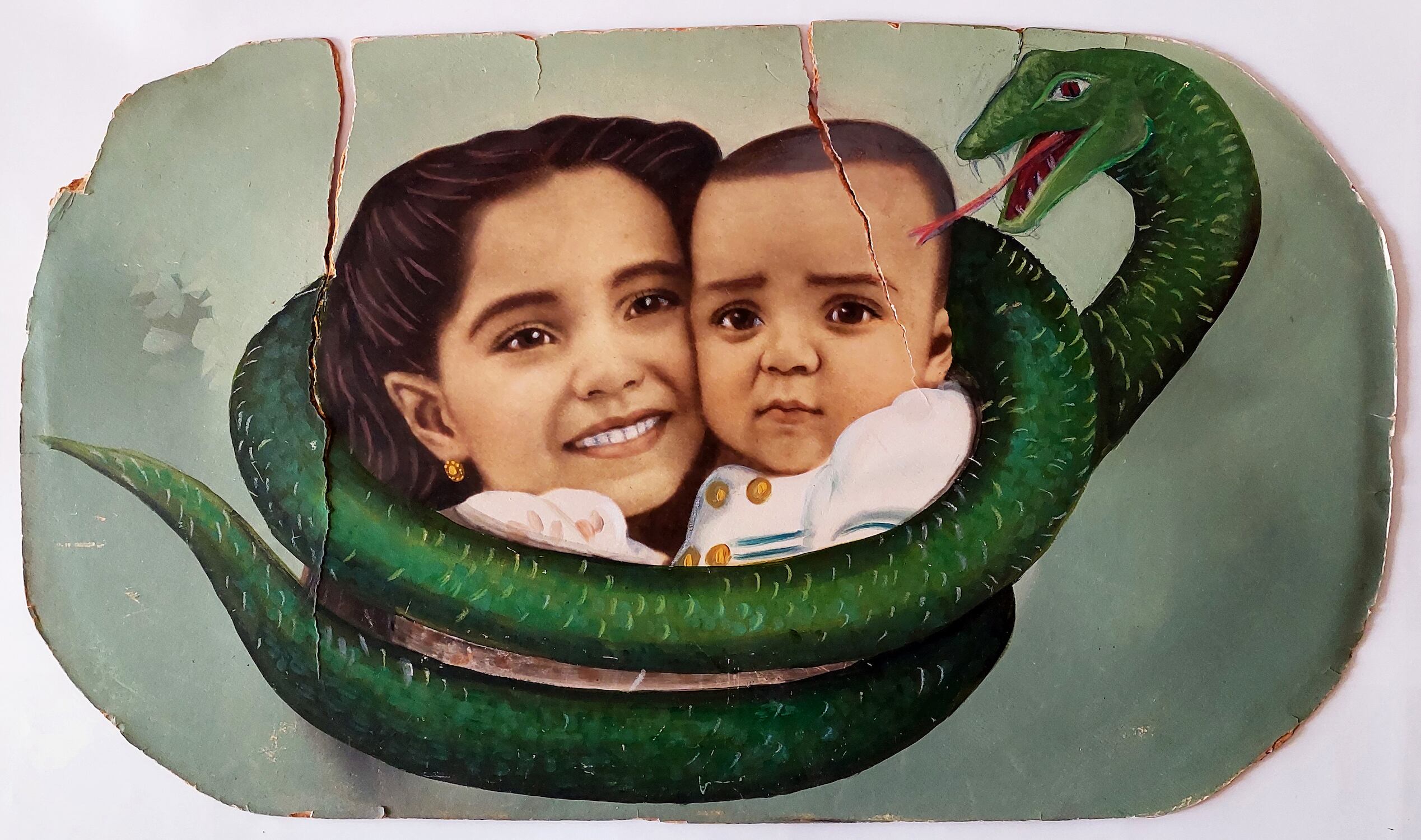 Una de las fotos "intervenidas" de Marcos López, incluidas en el libro. Abajo: "Diablito", otra de las fotos pintadas por Marcos López.