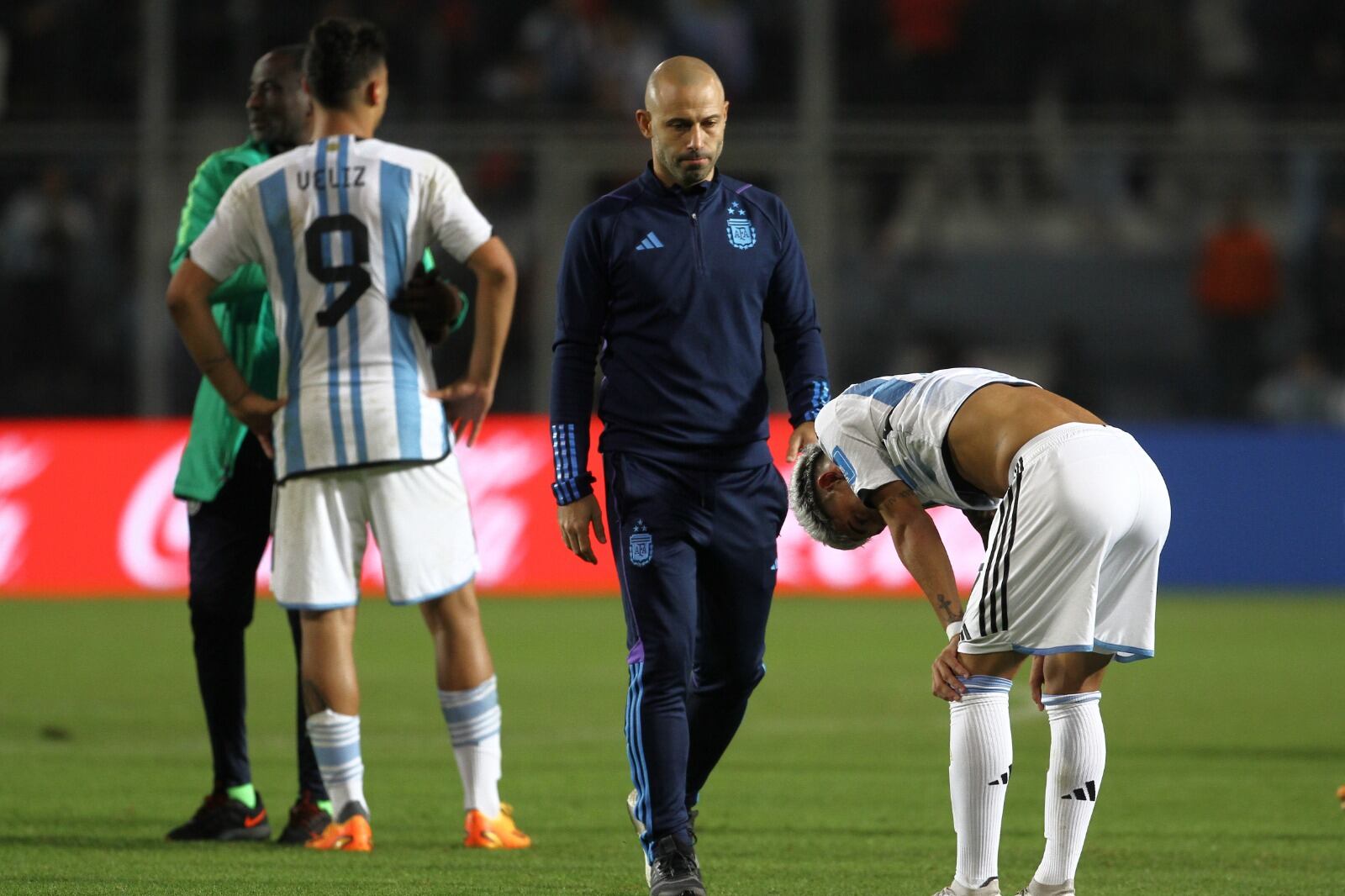 Mascherano, junto a Véliz y Gauto, dos de los delanteros de la Selección.