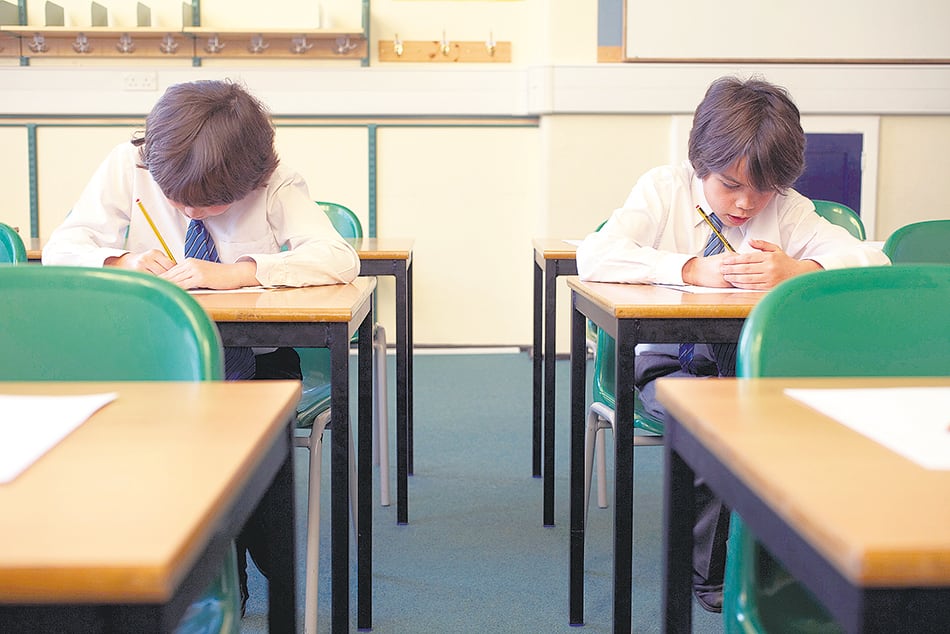 Por la caída de la matrícula, alrededor de 4000 docentes perdieron su trabajo.