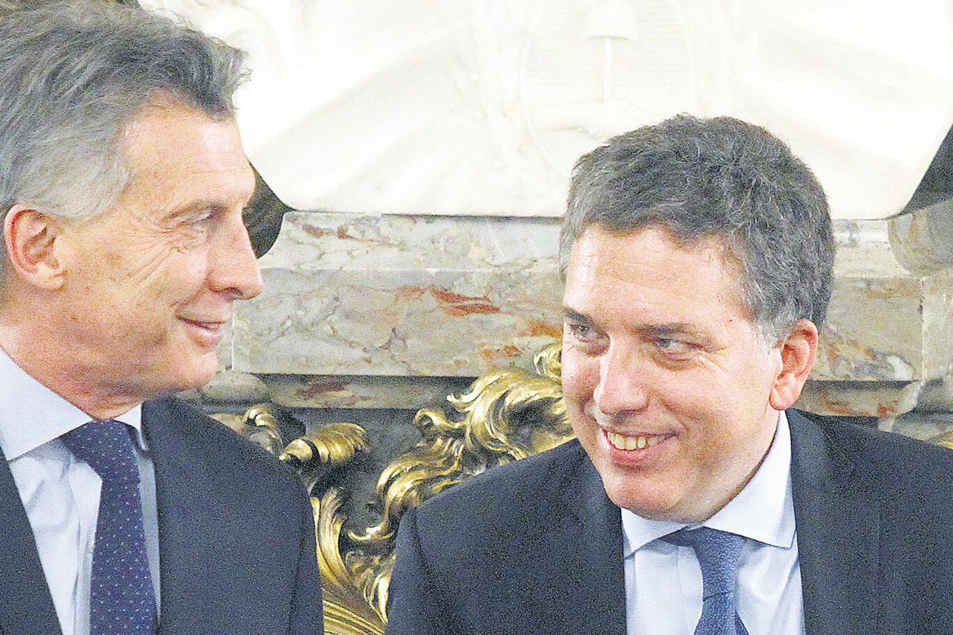 El presidente Mauricio Macri con el ministro de Hacienda y Finanzas, Nicolás Dujovne.
