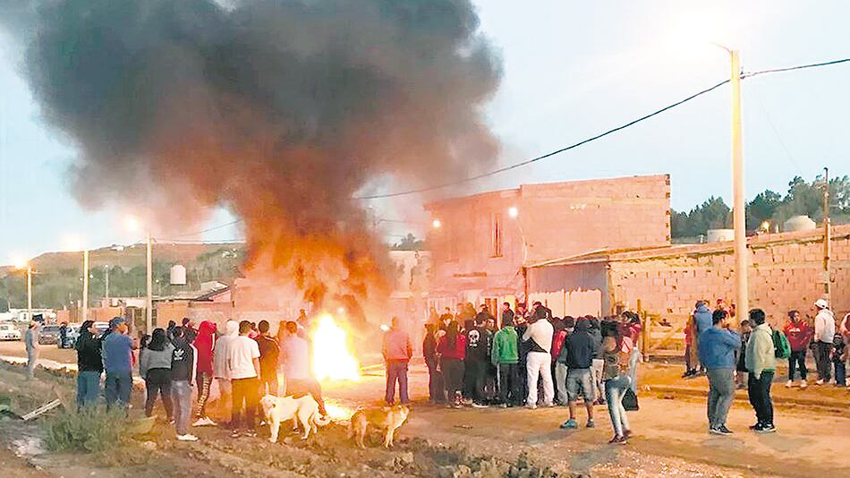 El adolescente acusado ahora fue uno de los promotores de la quema de la casa de la familia Oviedo.