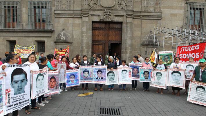 Pedido de justicia en el Zocalo de ciudad de México al cumplirse cinco años de la masacre.
