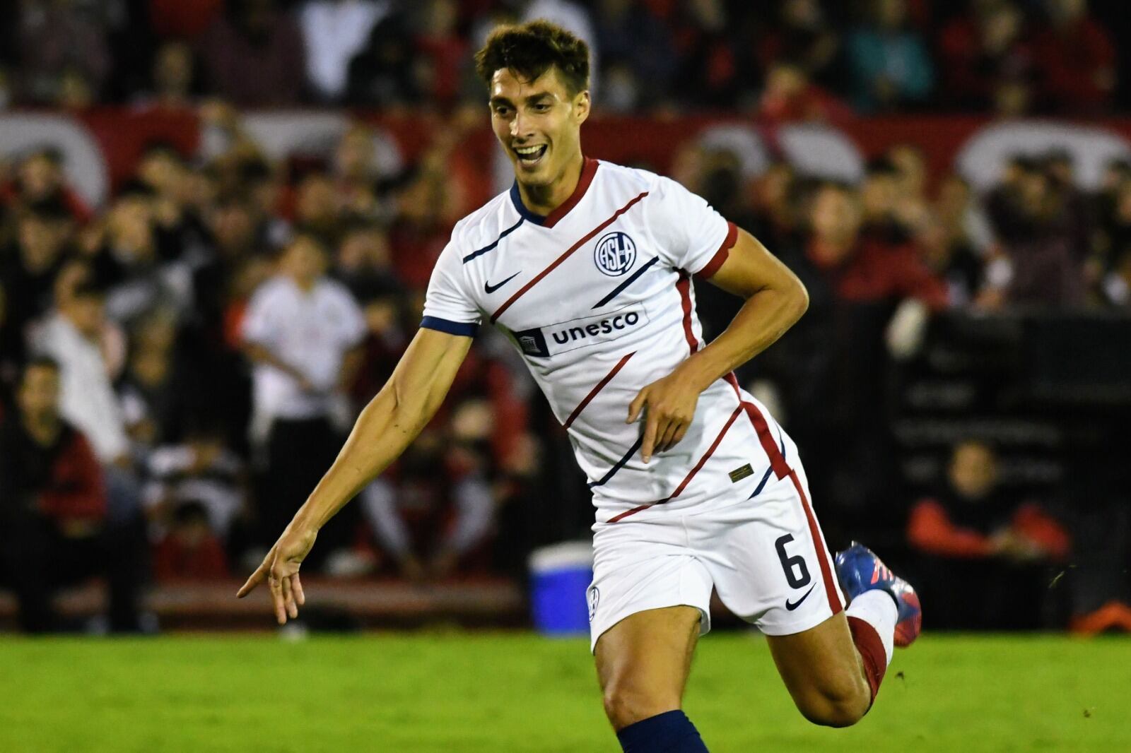 Gattoni fue titular el sábado y se fue a Europa el domingo por la noche. San Lorenzo no está bien