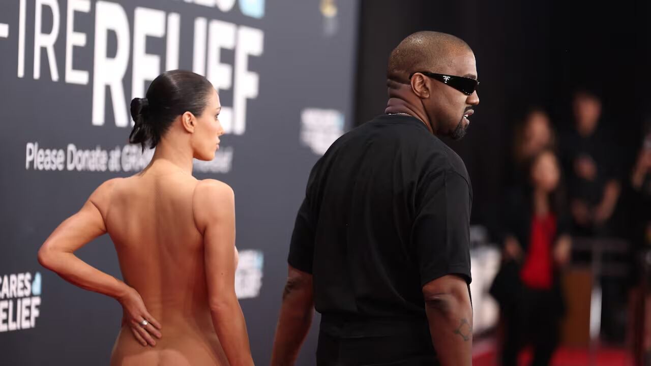 El rapero Ye y Bianca Censori llegan a la alfombra roja de los Grammys