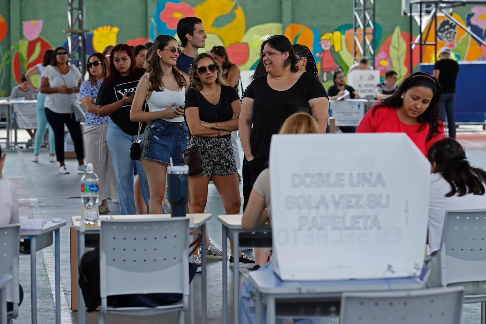 Fila para votar en Ecuador