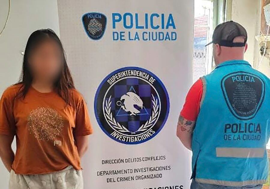 Josefina, de 21 años, trabajaba en una estación de servicio de Villa Lugano.