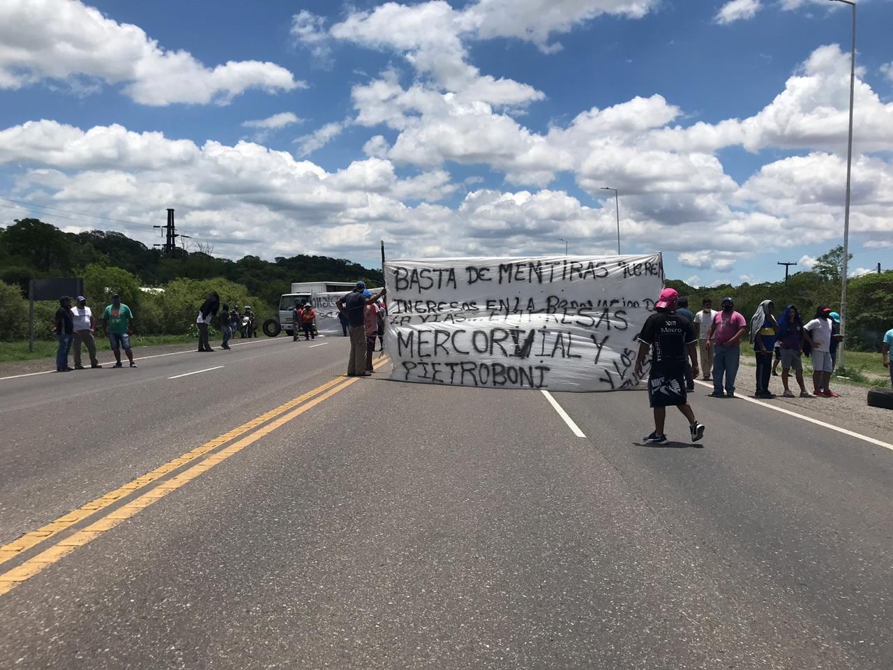 Manifestantes cortan la ruta nacional 9/34
