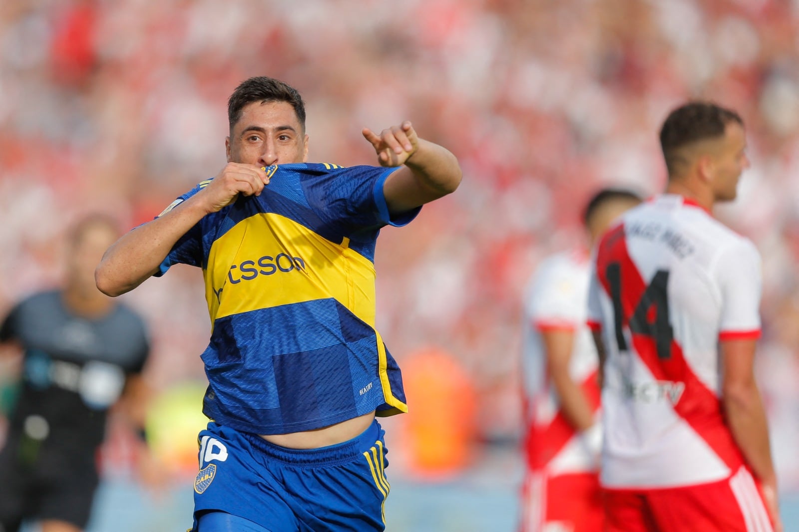 Miguel Merentiel, la gran figura de la tarde, metió dos goles.