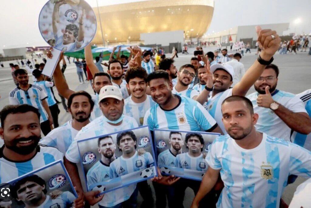 Los "hinchas falsos" de Argentina en Qatar.