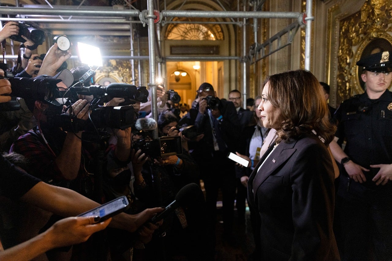La vicepresidenta Kamala Harris, en conferencia de prensa tras la sesión en el Senado.