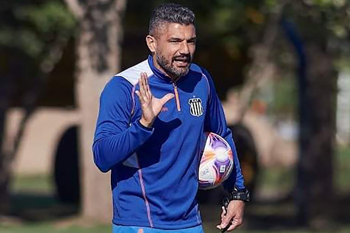 Javier Gandolfi, entrenador de la T cordobesa