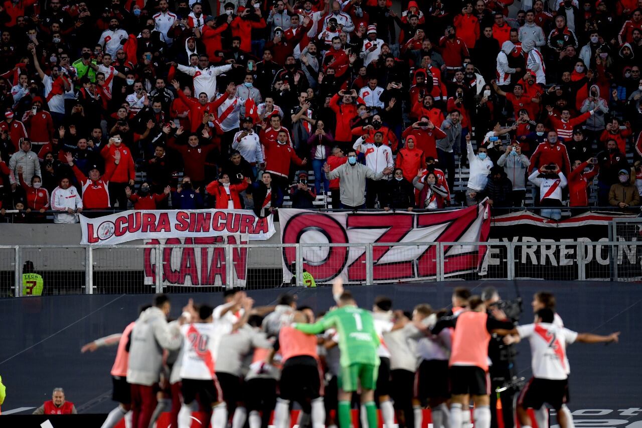 El público copó el estadio Monumental más de lo pemitido
