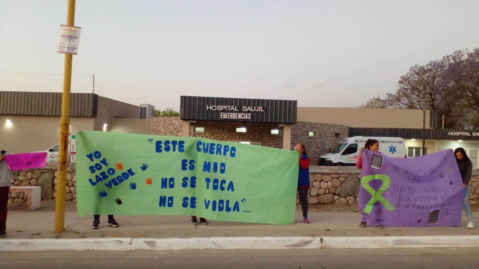 En la primera marcha, frente al hospital.