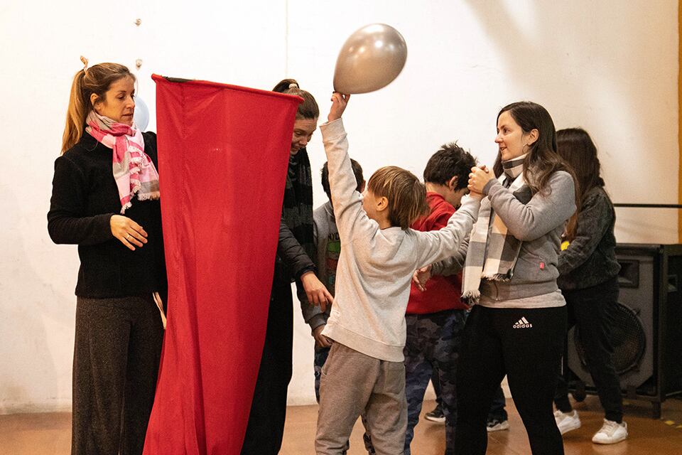 Hoy hay
chicos que dejan de ser autistas a partir
de distintas intervenciones.