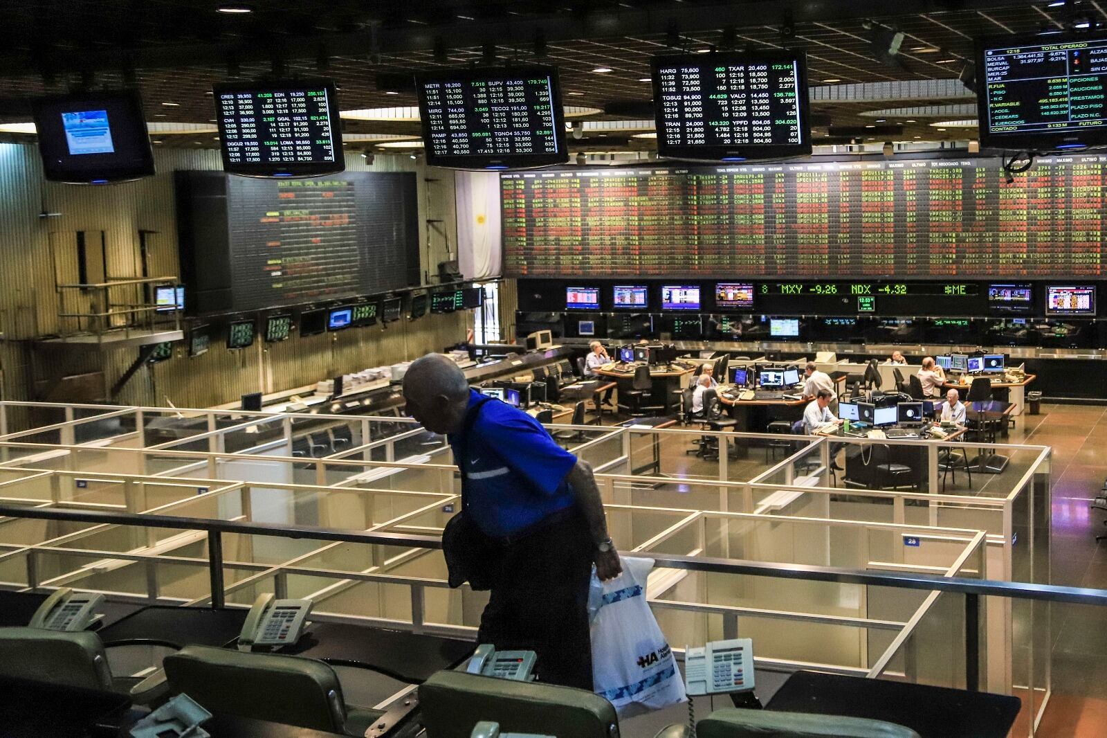 El índice Merval de la bolsa porteña acumula una baja en el mes del 18,5 por ciento.