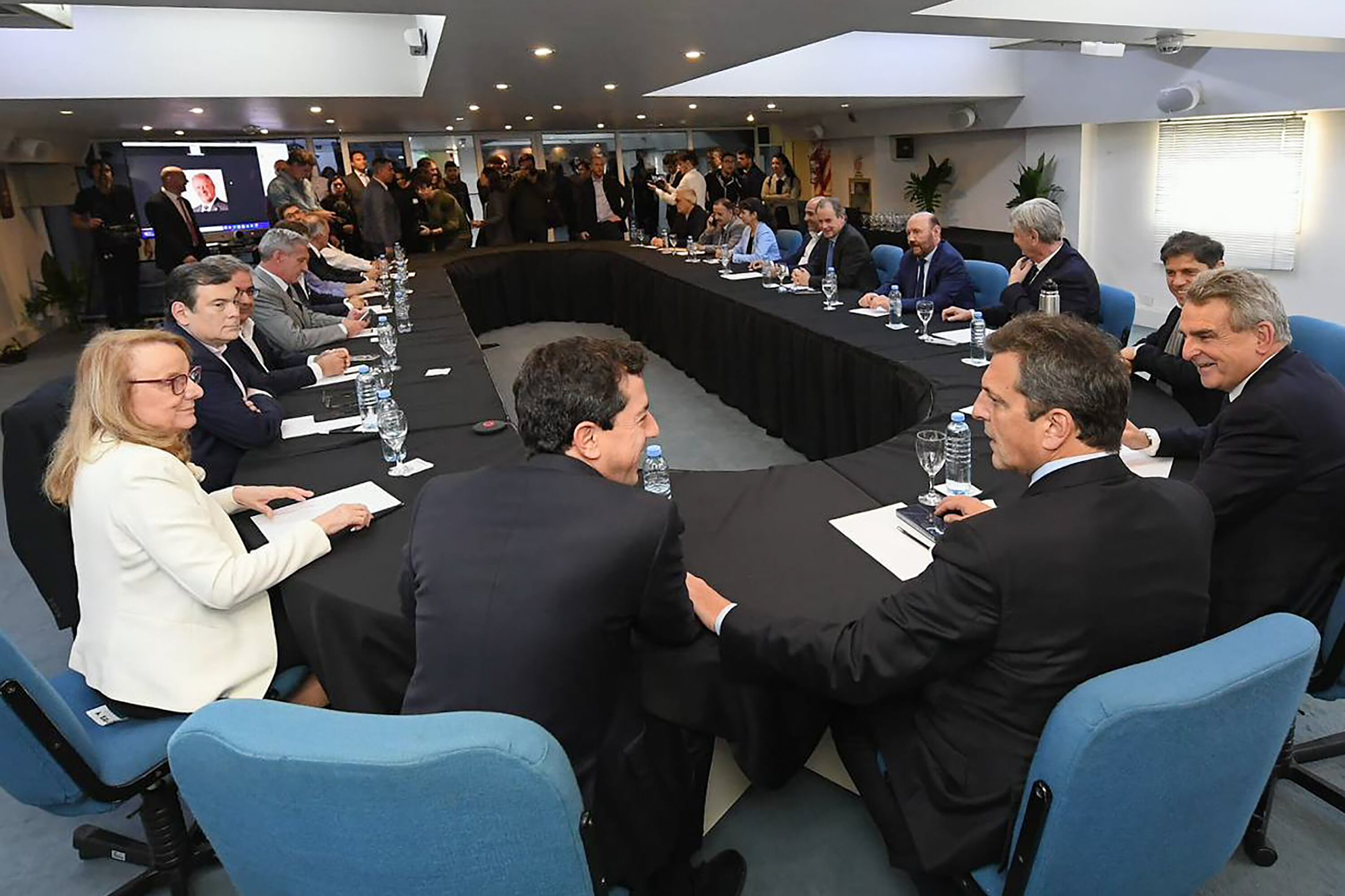 Argentina necesita una reforma tributaria, laboral y del Estado con la gente adentro