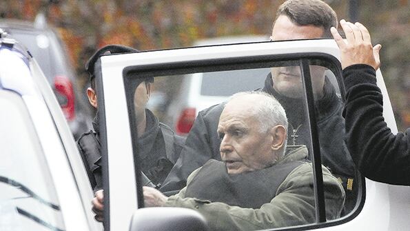 Un traslado de Robledo Puch desde Sierra Chica al tribunal.