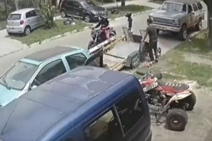 El momento del ataque fue registrado por una cámara de seguridad y aún buscan a los responsables (Captura de video).