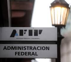 El trámite comienza en la web de AFIP y luego continúa en el banco elegido.