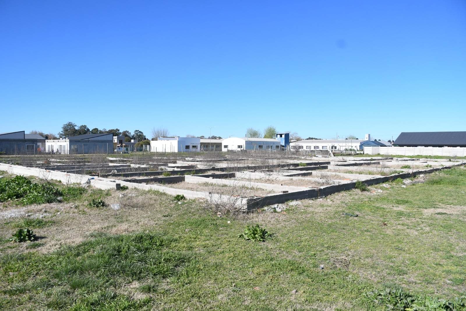 La construcción de la Escuela 56 fue interrumpida con solo un 12 por ciento de avance.