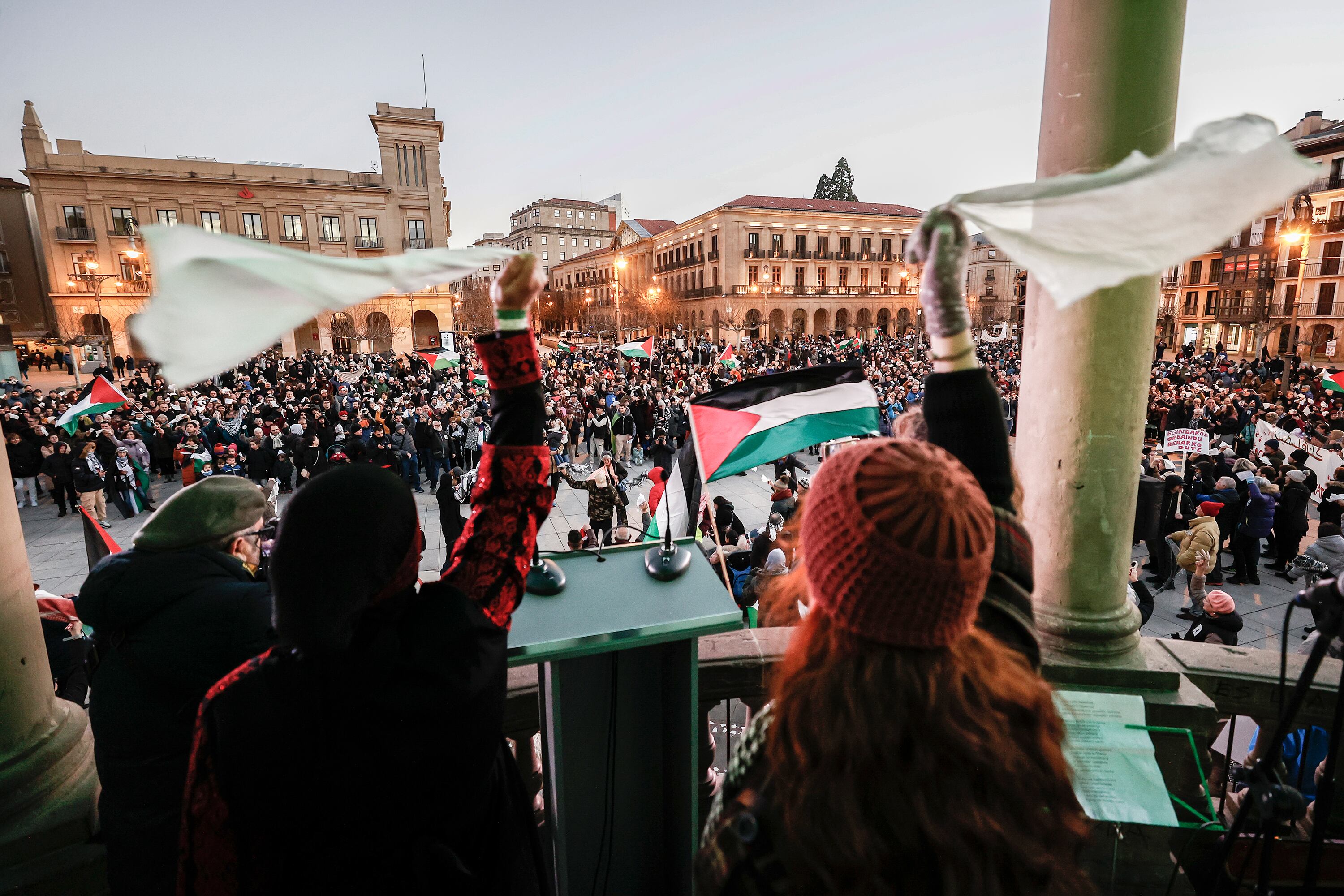 En las calles de Pamplona hubo un simulacro de bombardeo con sirenas.