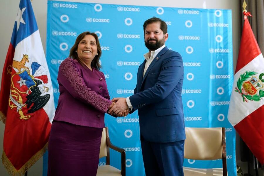 Dina Boluarte (Perú) y Gabriel Boric (Chile)