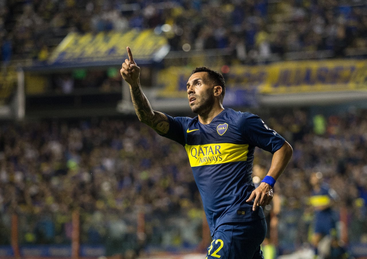 Tevez, 16 partidos y 5 goles en la última temporada.