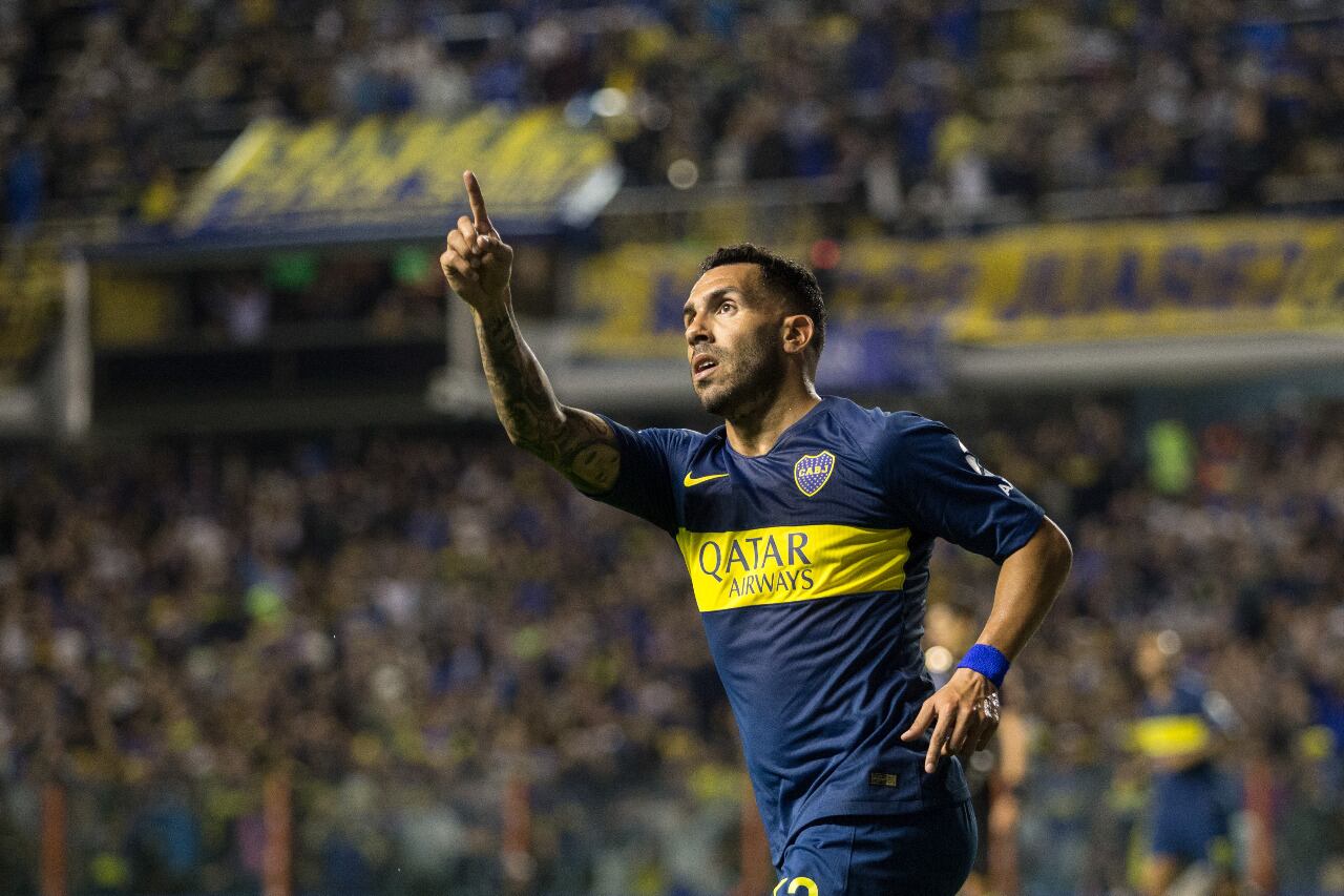 Tevez, 16 partidos y 5 goles en la última temporada.