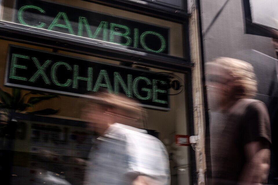 Se observa una tendencia a la reducción de los dólares financieros, con inversores que especulan en el corto plazo con las altas tasas de interés en pesos