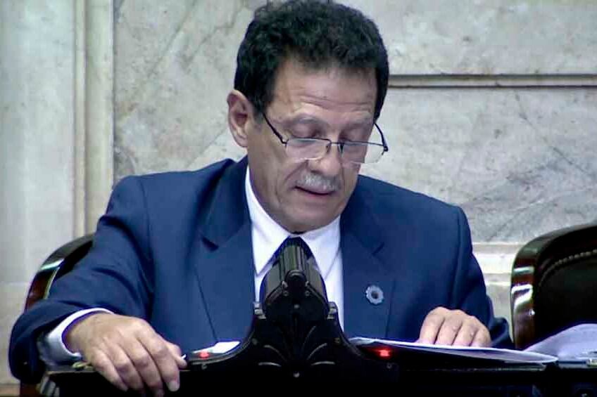 Julio Sahad se sumó a la lista de políticos que dieron positivo al test de coronavirus.
