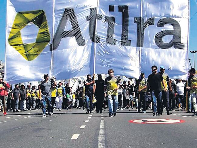 El gremio lácteo cumplió el paro en respuesta a las trabas a un acuerdo.