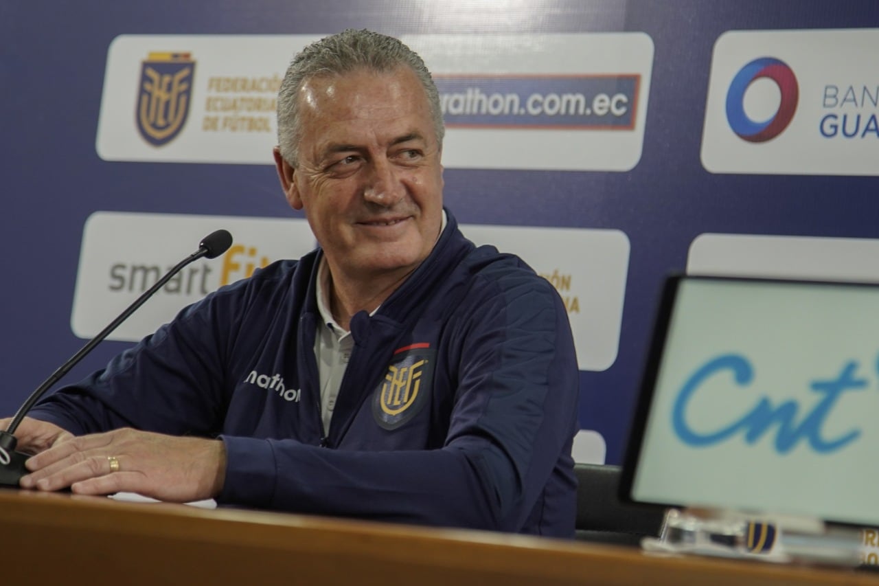 Alfaro, seleccionador de Ecuador, en la conferencia previa a Venezuela