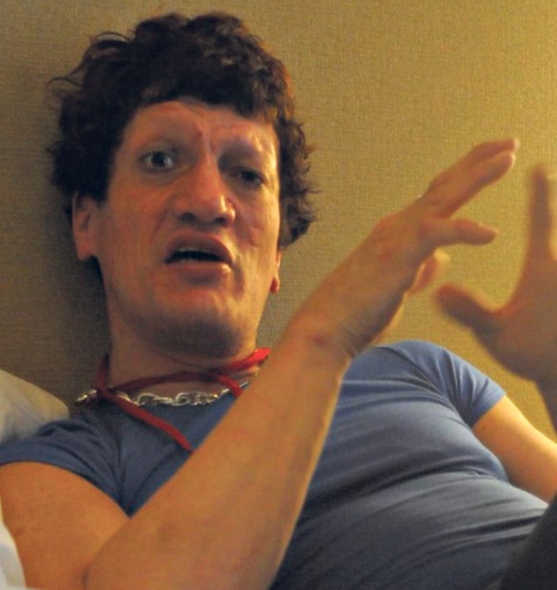 Pity Alvarez “no las dejaba salir, gozaba de tenerlas encerradas”, denunció Carca.