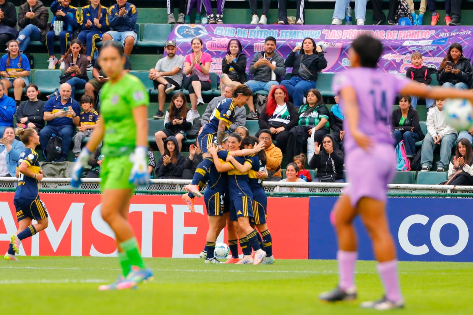 Todos los saludos para Troncoso, que luego salió lesionada