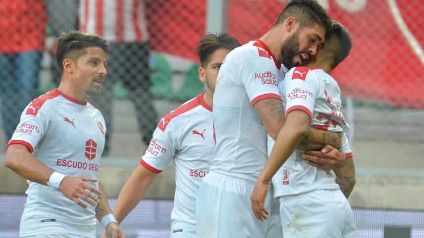 Barbosa abraza a Blanco tras el 1-0.