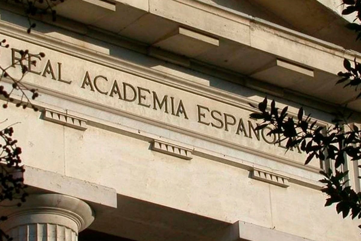 La RAE responde consultas a través de Twitter.