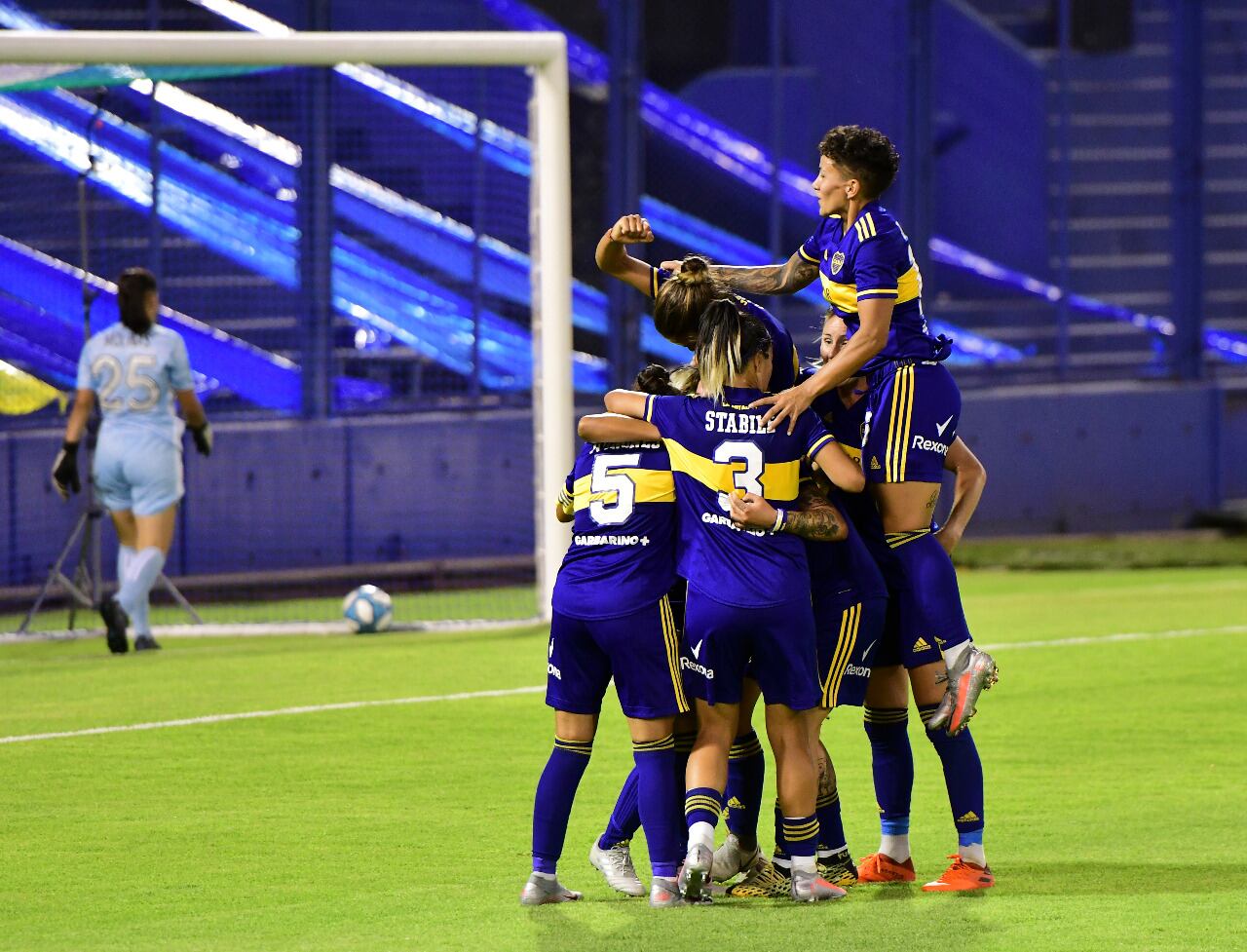 Las gladiadoras xeneizes ponen primera con Defensores de Belgrano.