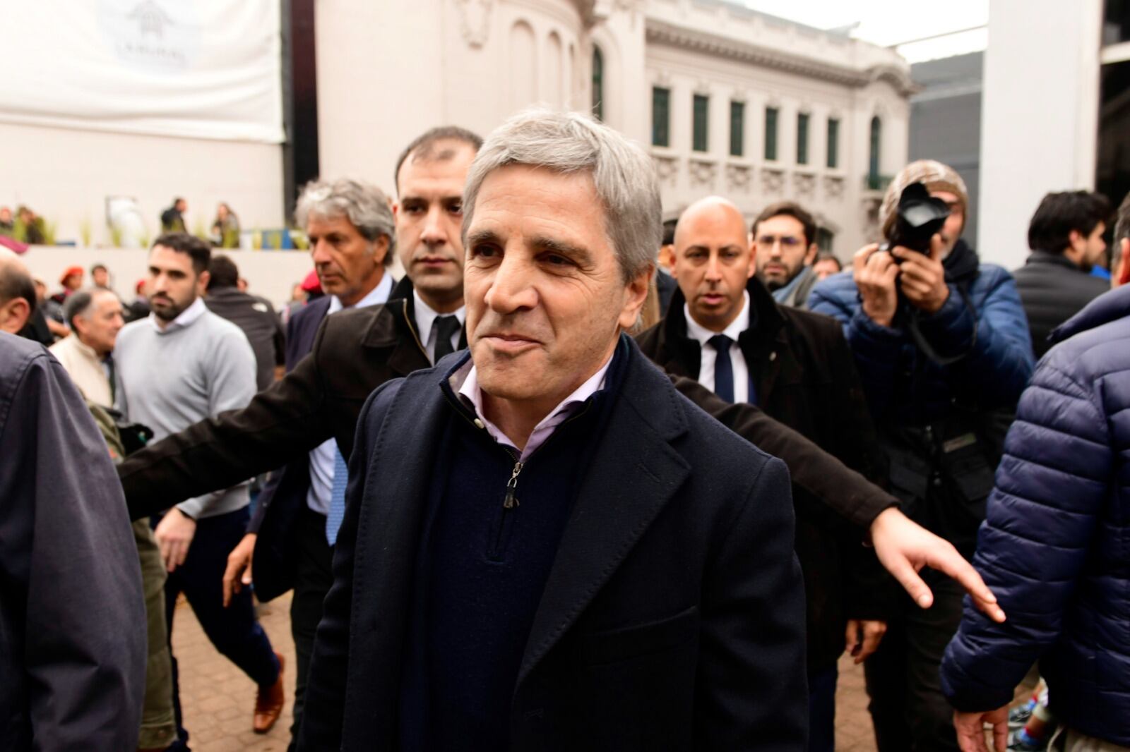 El ministro de Economía Luis Caputo visitó la Exposición Rural
