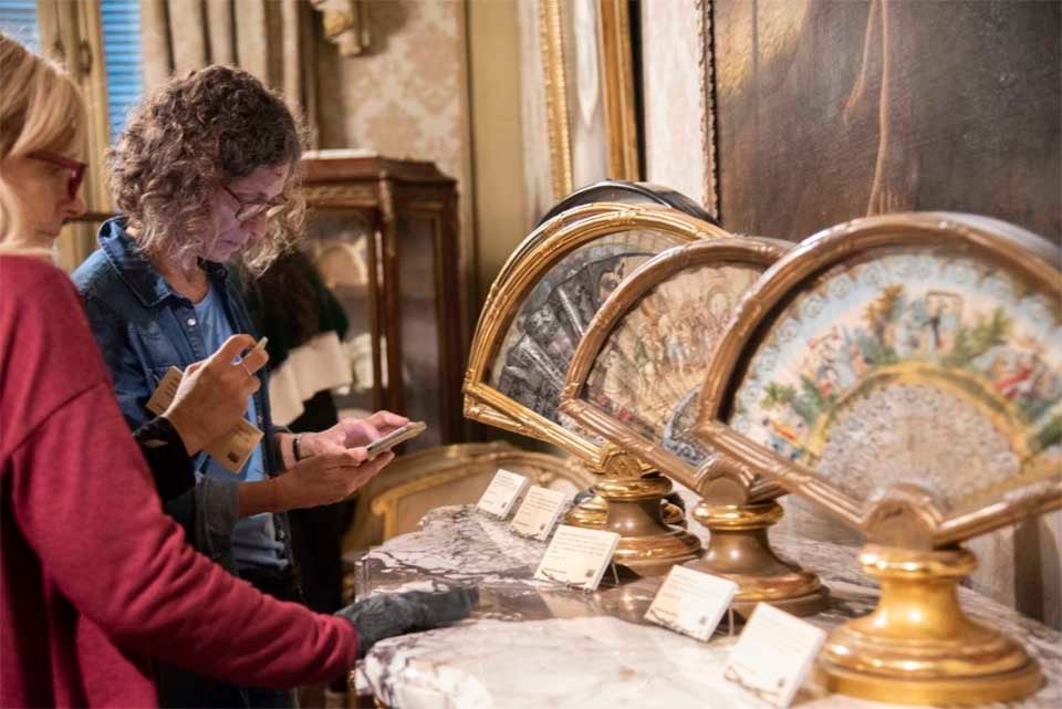 El Museo Municipal de Arte Decorativo  nació en 1968, por la donación de Firma Mayor, viuda de Estevez.