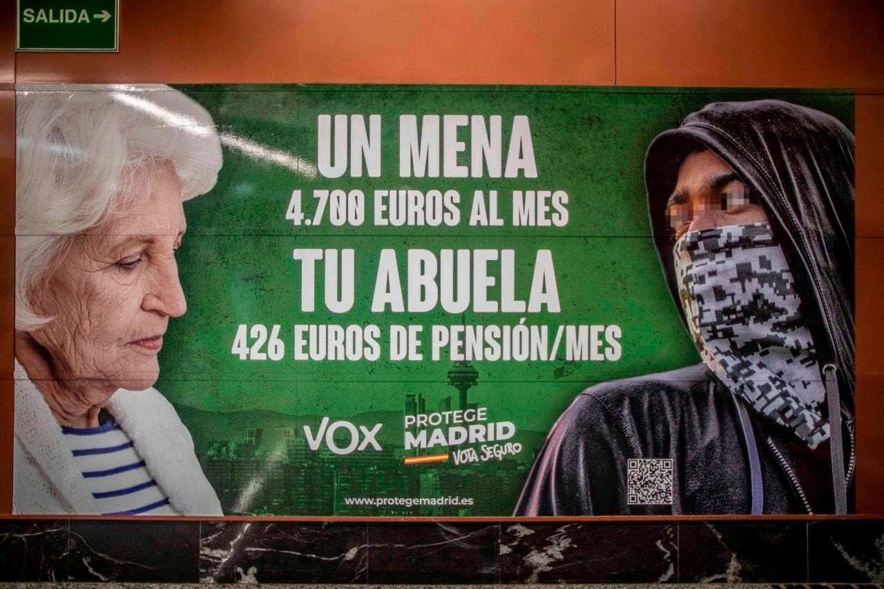 El afiche que generó repudios po su xenofobia, y que usó datos falsos. 