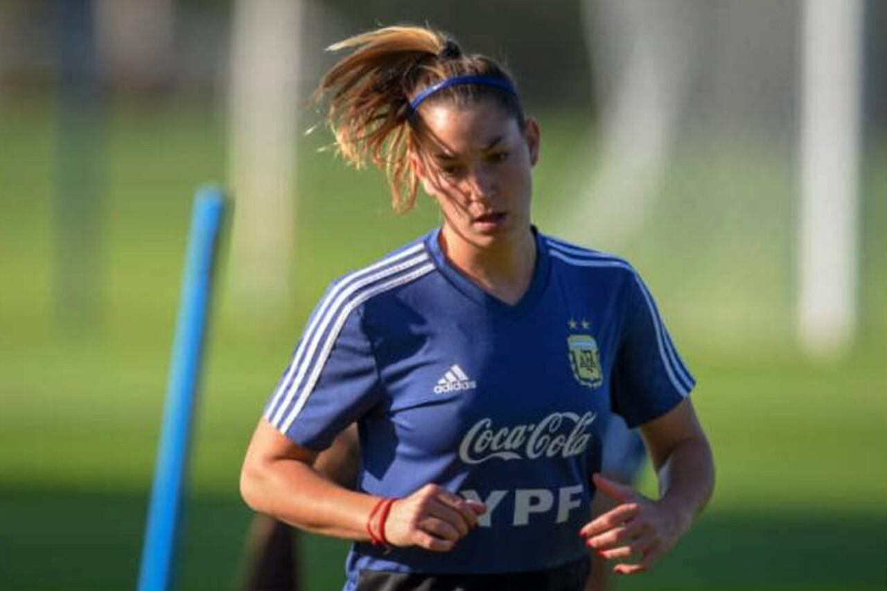 Aldana Cometti durante un entrenamiento con la Selección.