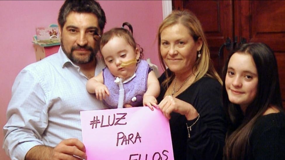 Mariela Duarte Vinelli, una de las impulsoras del proyecto, junto a su familia.