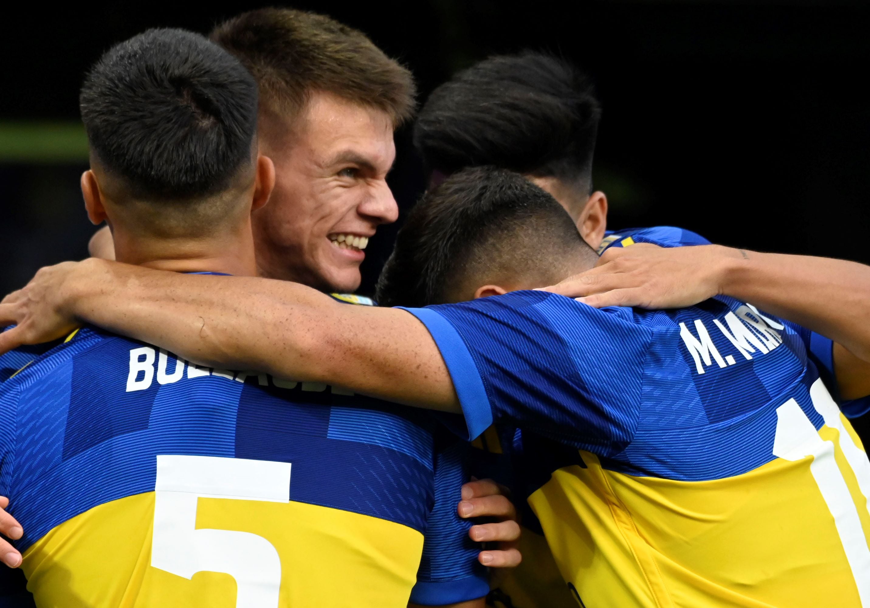 Zenon y Merentiel festejan la apertura del marcador