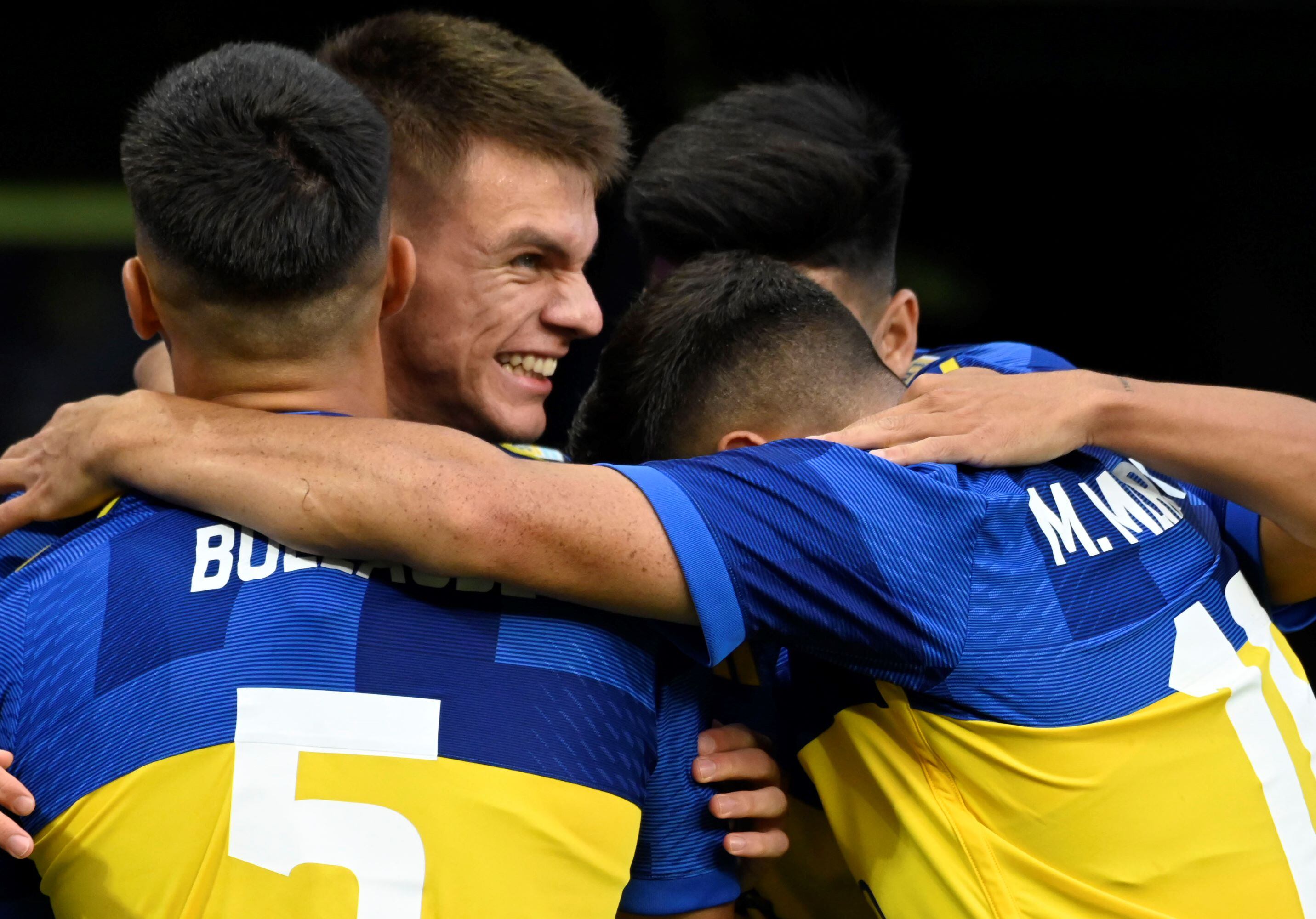 Zenon y Merentiel festejan la apertura del marcador