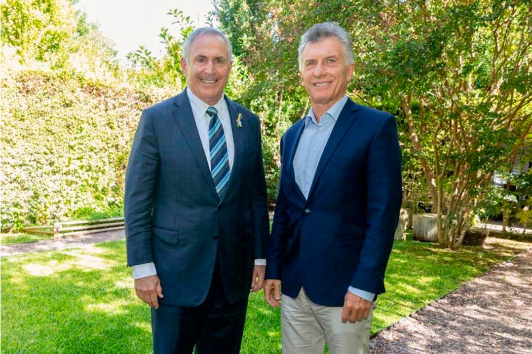 En cuanto al conflicto armado en Ucrania, desde el minuto cero de la invasión de Rusia, el PRO se embanderó al lado de la Casa Blanca.