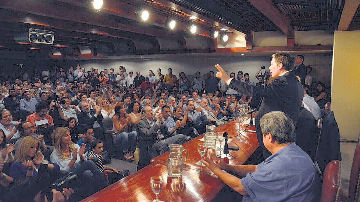 Fernando Gray en el acto de cierre en el auditorio de la sede del PJ Nacional.