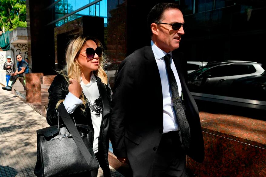 El abogado Mario Baudry y Verónica Ojeda llegan al juzgado.